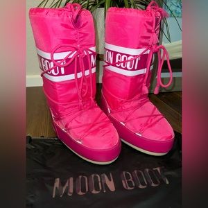 PINK Authentic Moon Boots EU 35/38 (US 5/6) in Original Packaging